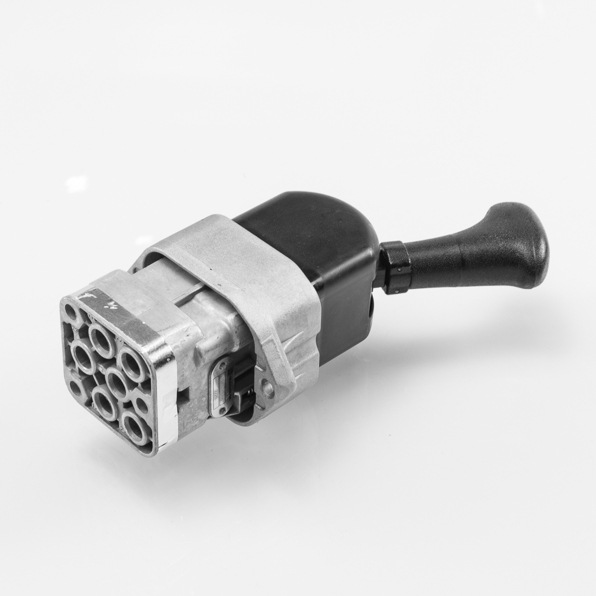 TM15-24208 Кран тормозной ручной