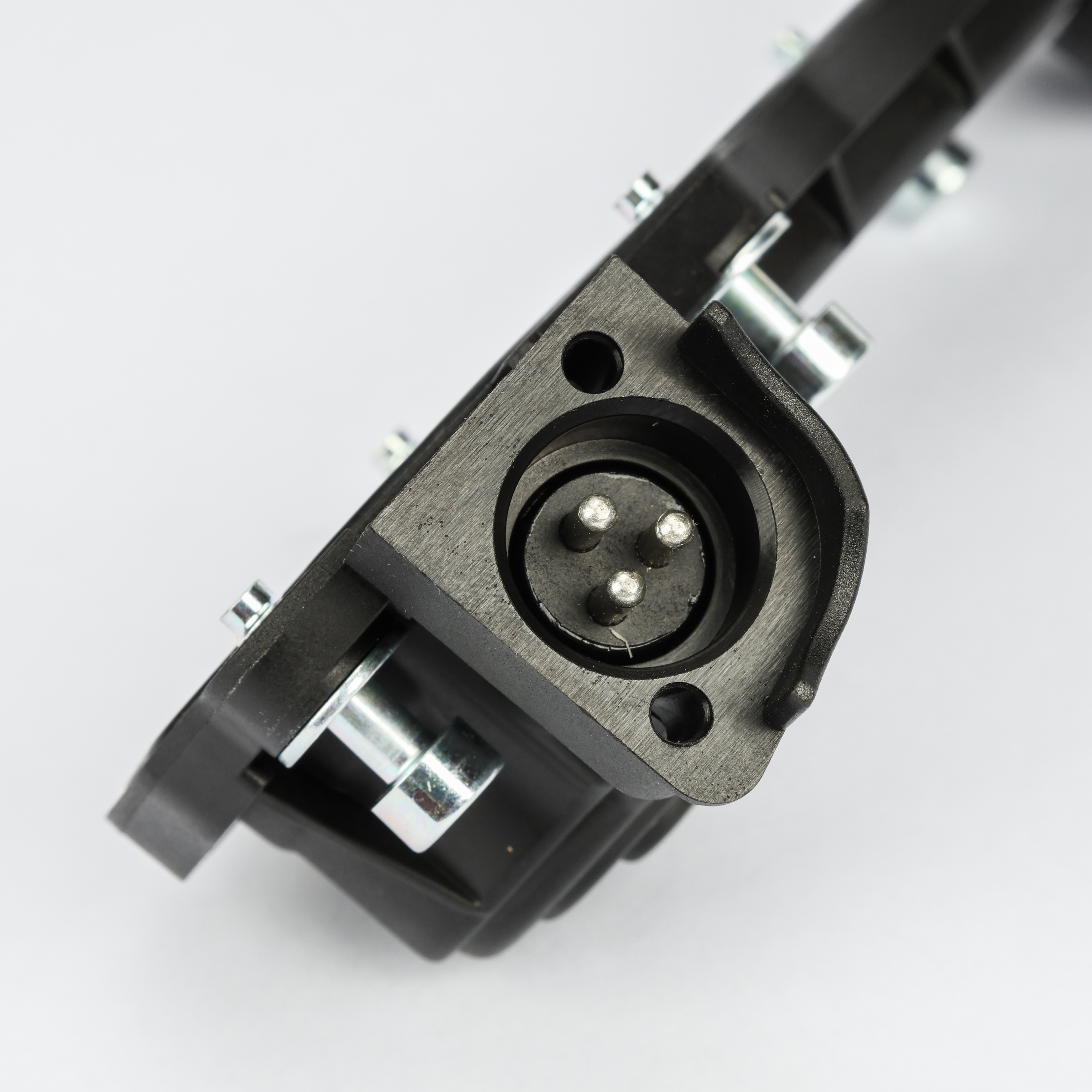 Крышка суппорта пластиковая с 3-контактным датчиком (MAN)